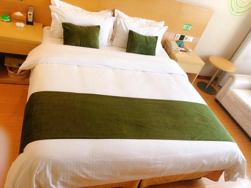 GreenTree Inn Xinyang Gushi County Liaocheng Avenue 1/18