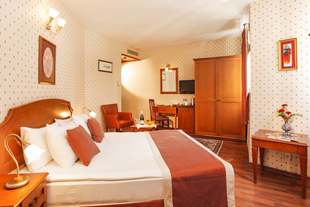Erguvan Hotel 30/68