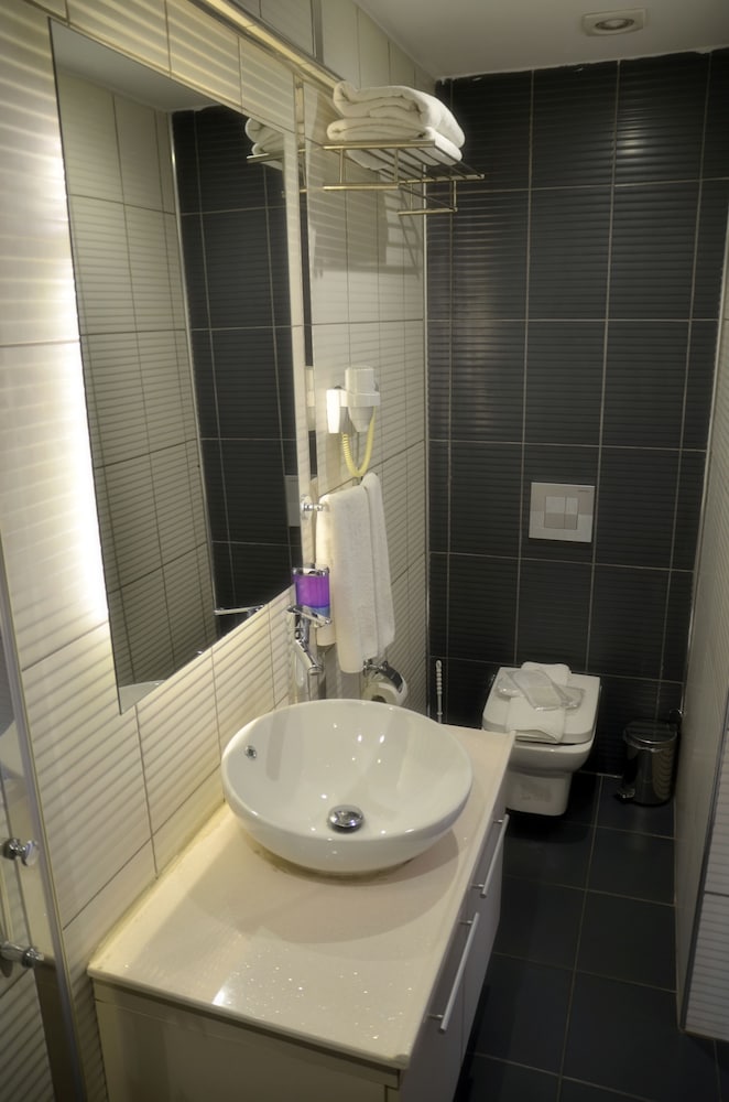Miller Hotel 16/50