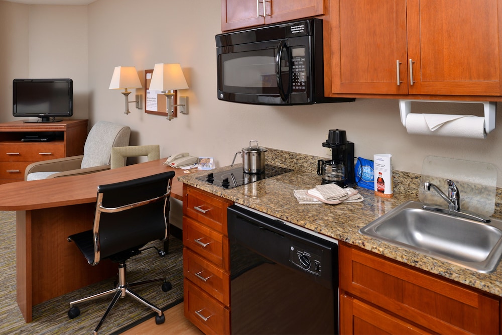 CANDLEWOOD SUITES BLUFFTON - HILTON HEAD 54/73