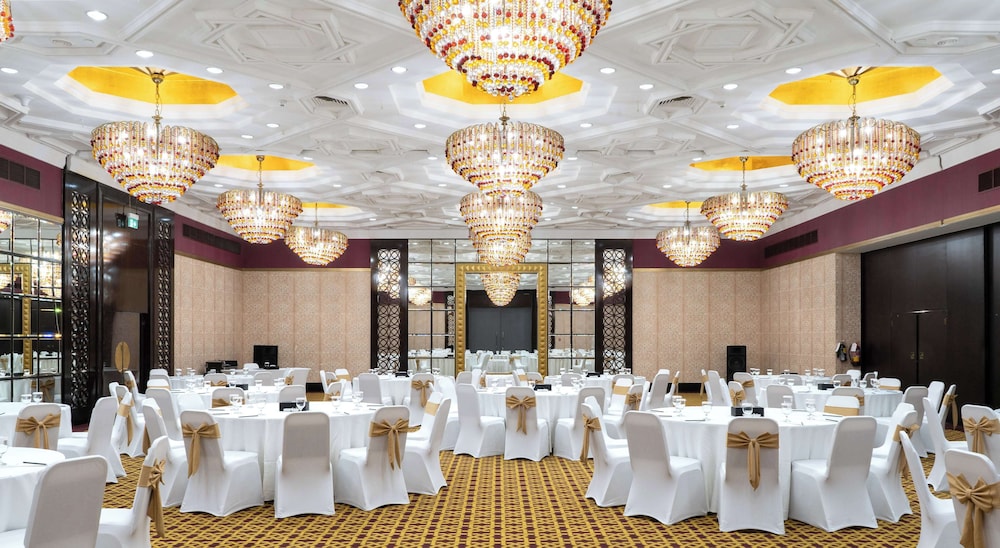 Radisson Blu Hotel and Resort Abu Dhabi Corniche 77/88