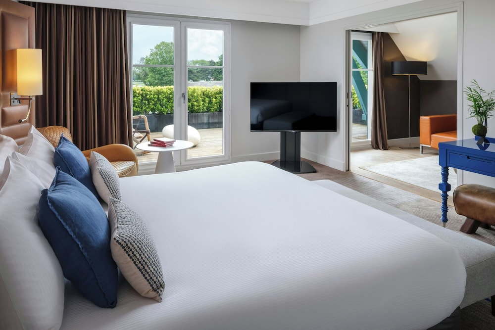 1 Bedroom, Suite, King Bed, Tower View