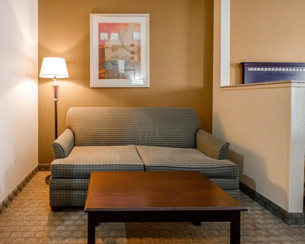 Comfort Suites Louisville East 28/38