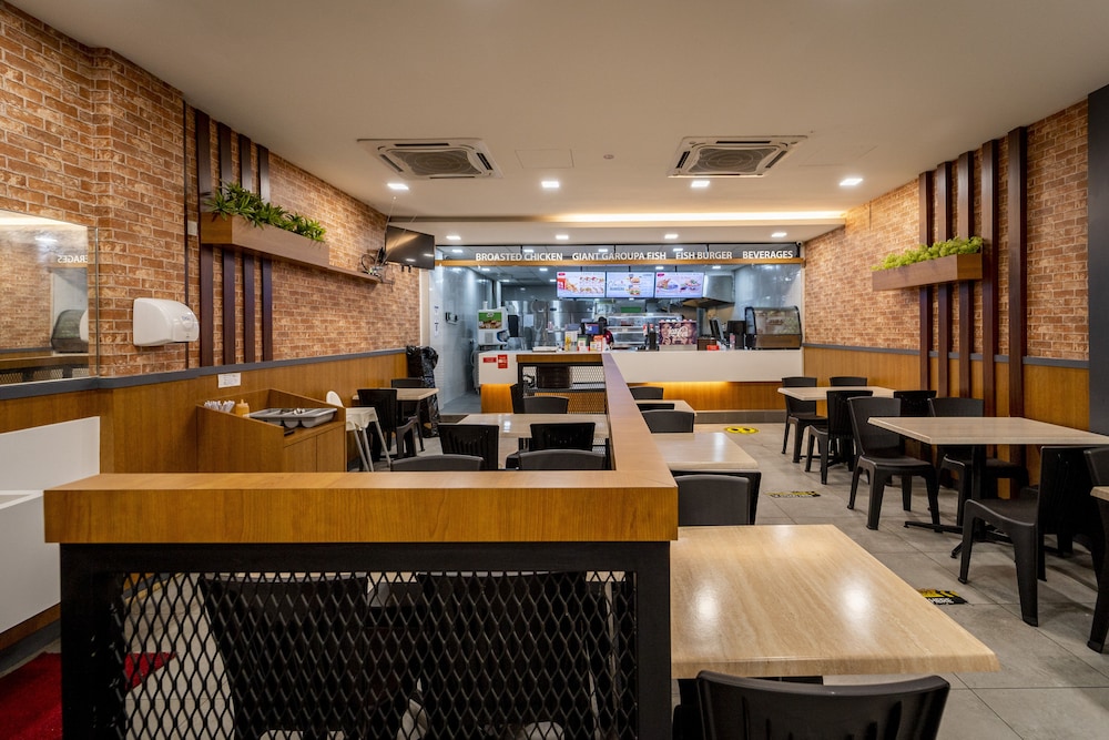 East Riverine Boutique Hotel 41/45
