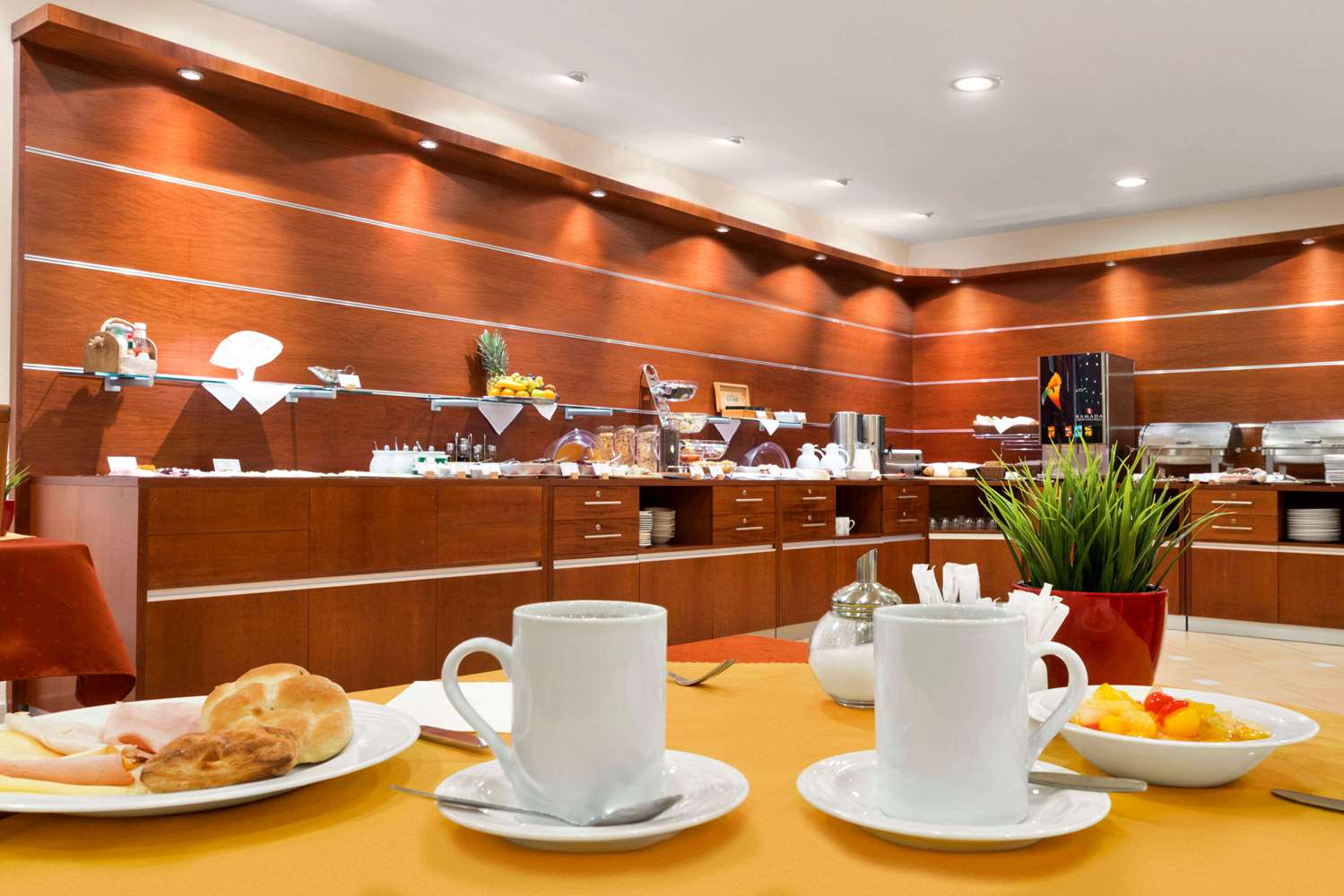 Ramada by Wyndham Airport Prague 7/17