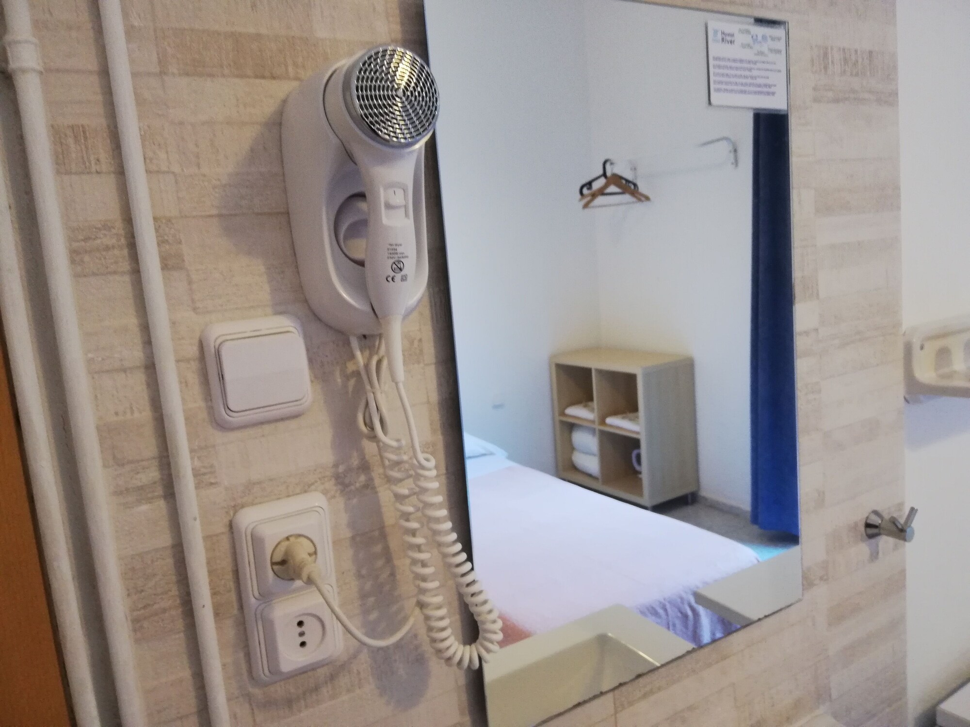 غرفة مفردة بسرير فردي بحمام خاص