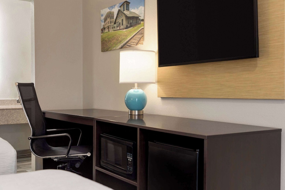 Baymont by Wyndham Emporia VA 23/39