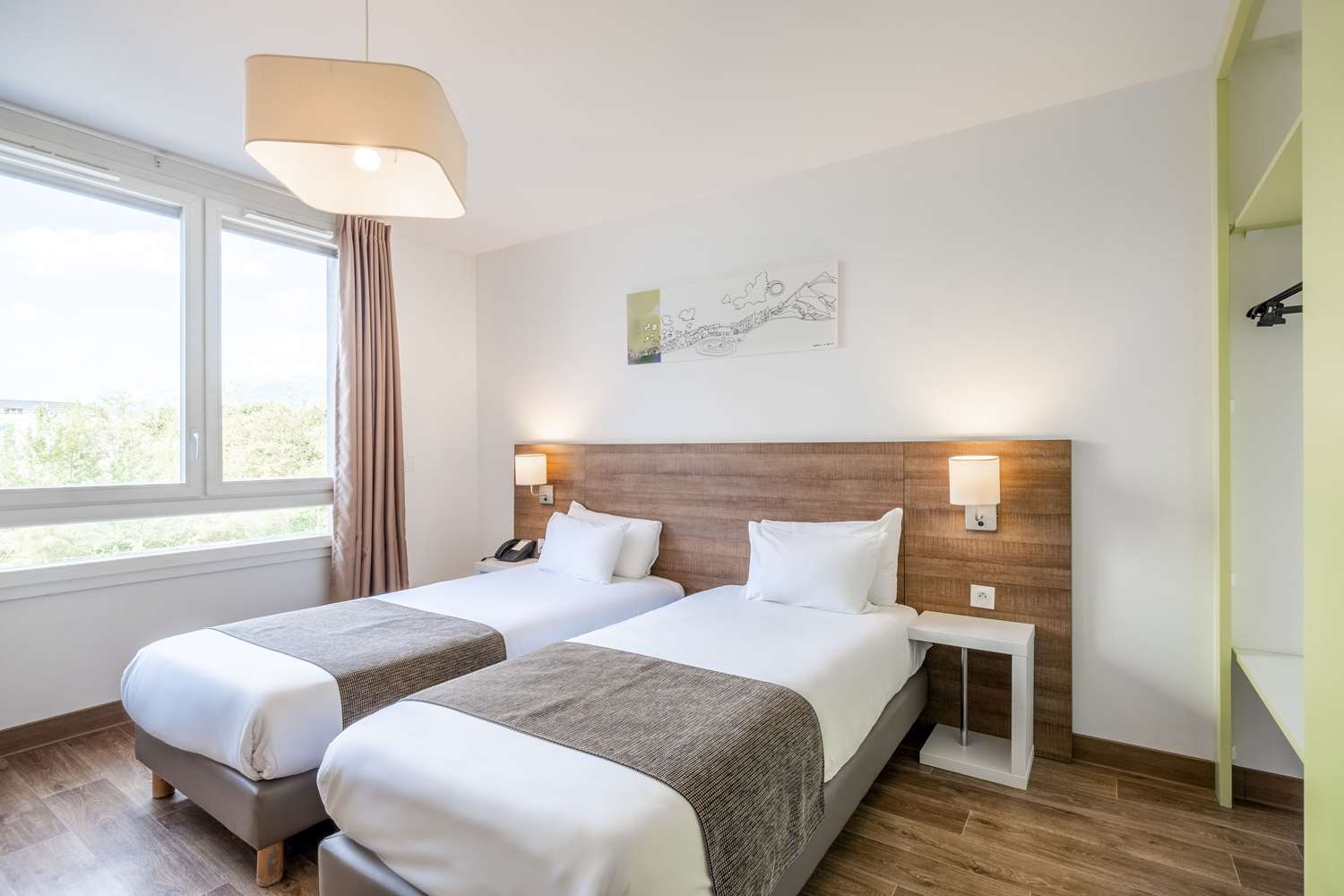 Efficiency, Suite, Twin Beds