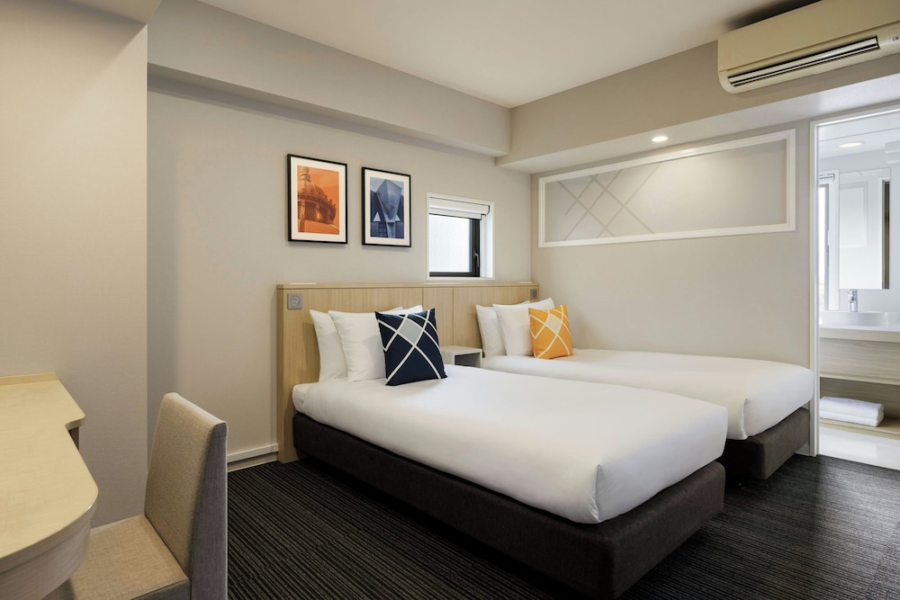 ROOM, TWIN BEDS