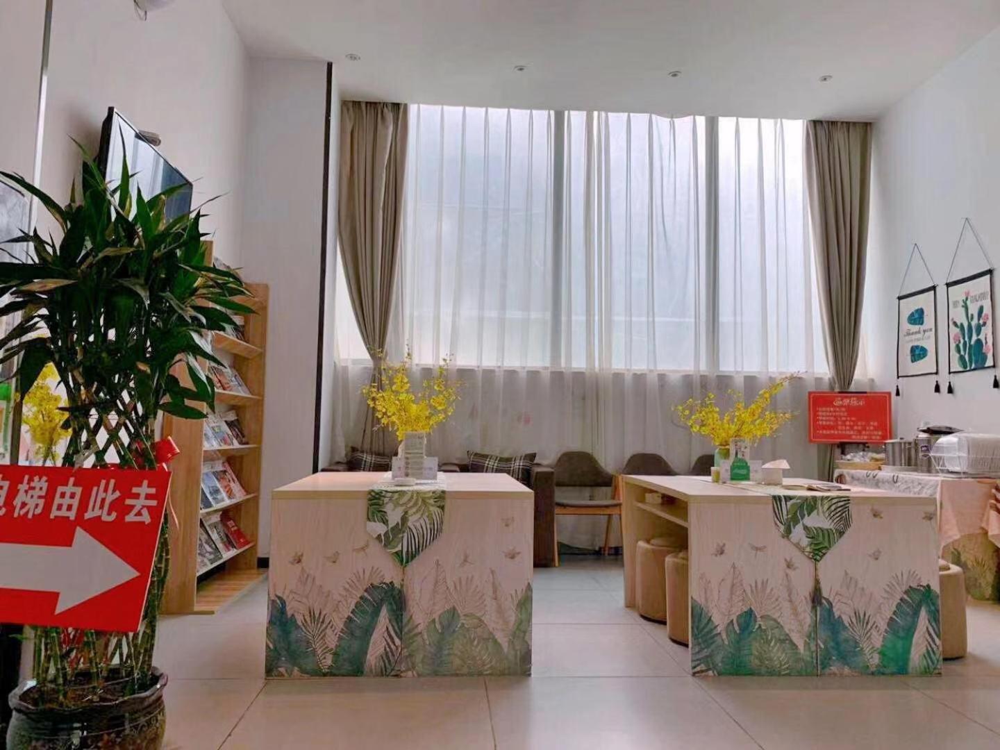 7 Days Premium (Chongqing Liangjiang New District, Yufu Industrial Park, Yuzui) 28/52