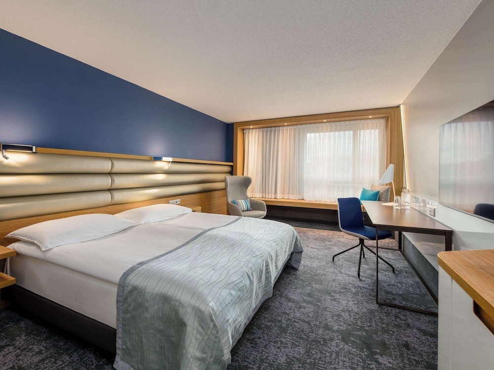 PREMIUM, QUEEN BED