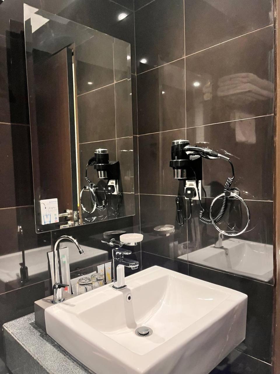 Hotel Damai Kuala Lumpur 40/43
