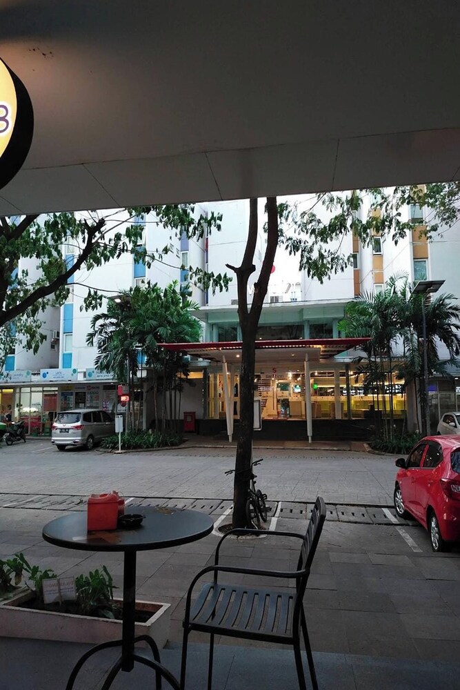 Barata Hotel Near Bandara Soekarno Hatta 24/32