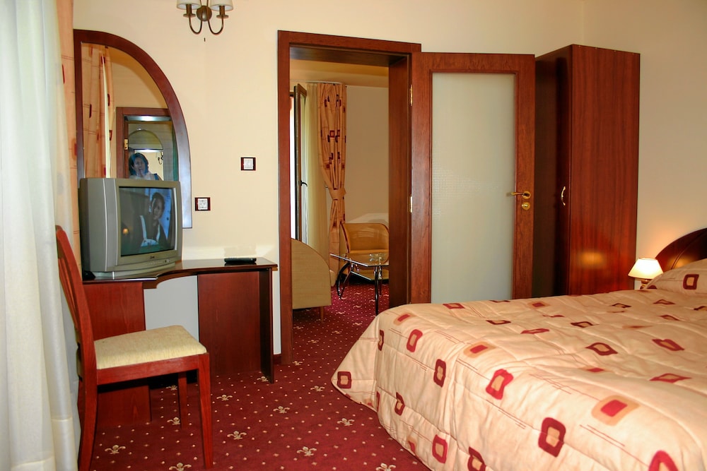 Martin Hotel 17/45