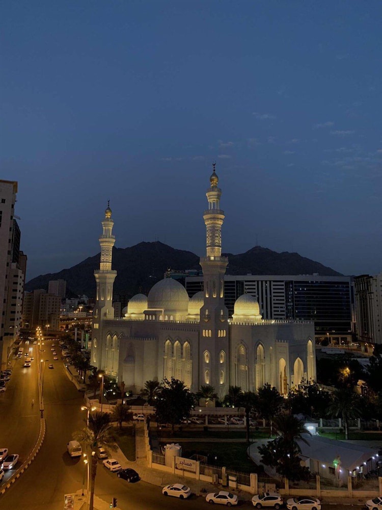 فيوليت(Violet Al Azizia Hotel) 45/50