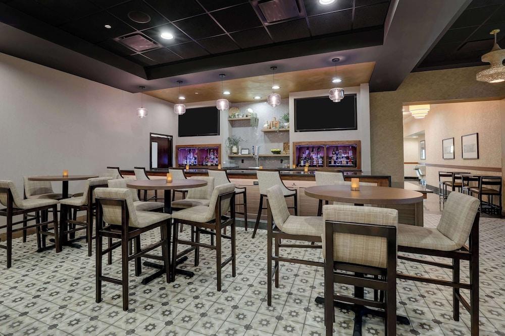 Drury Inn & Suites Charlotte Northlake 36/50