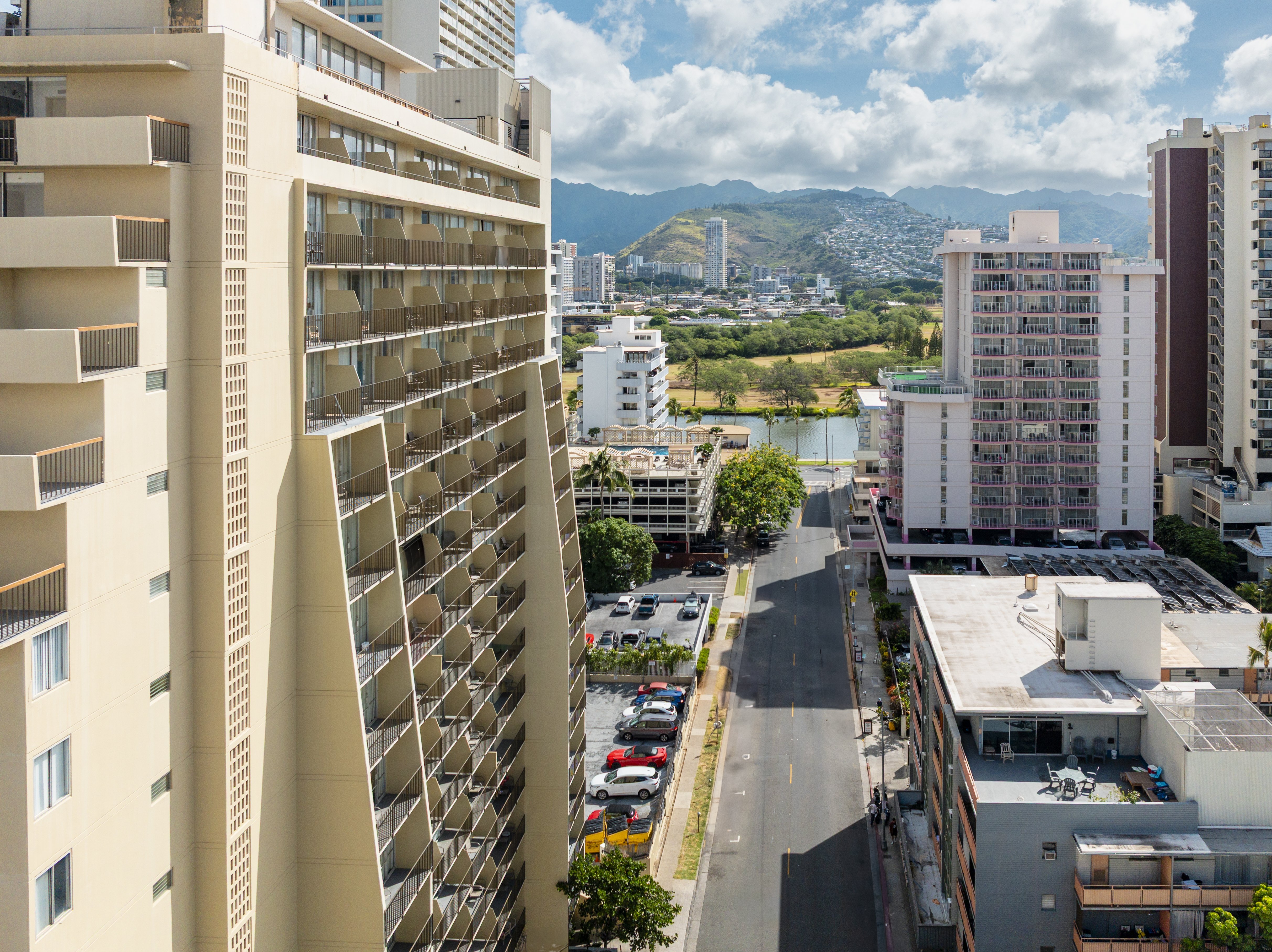Ohia Waikiki Studio Suites 80/99
