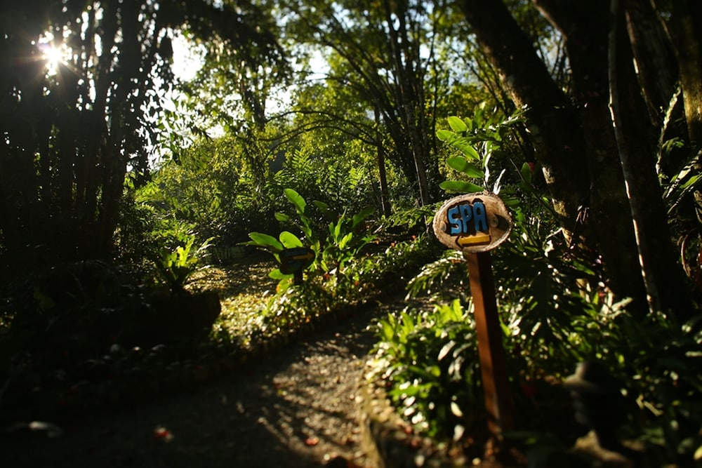 THE LODGE AT PICO BONITO 30/76