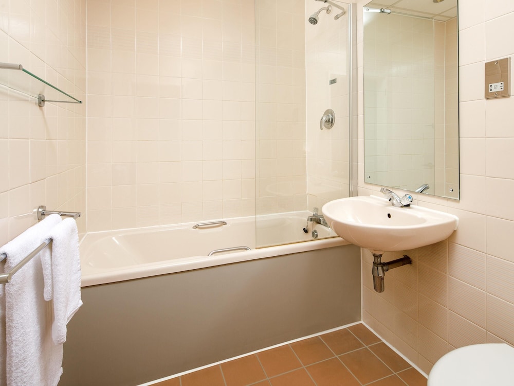 Mercure Hull Grange Park Hotel 74/75