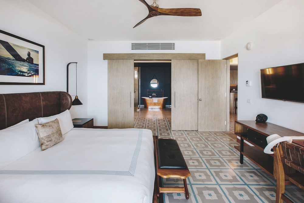 THE CAPE - A THOMPSON HOTEL 16/68
