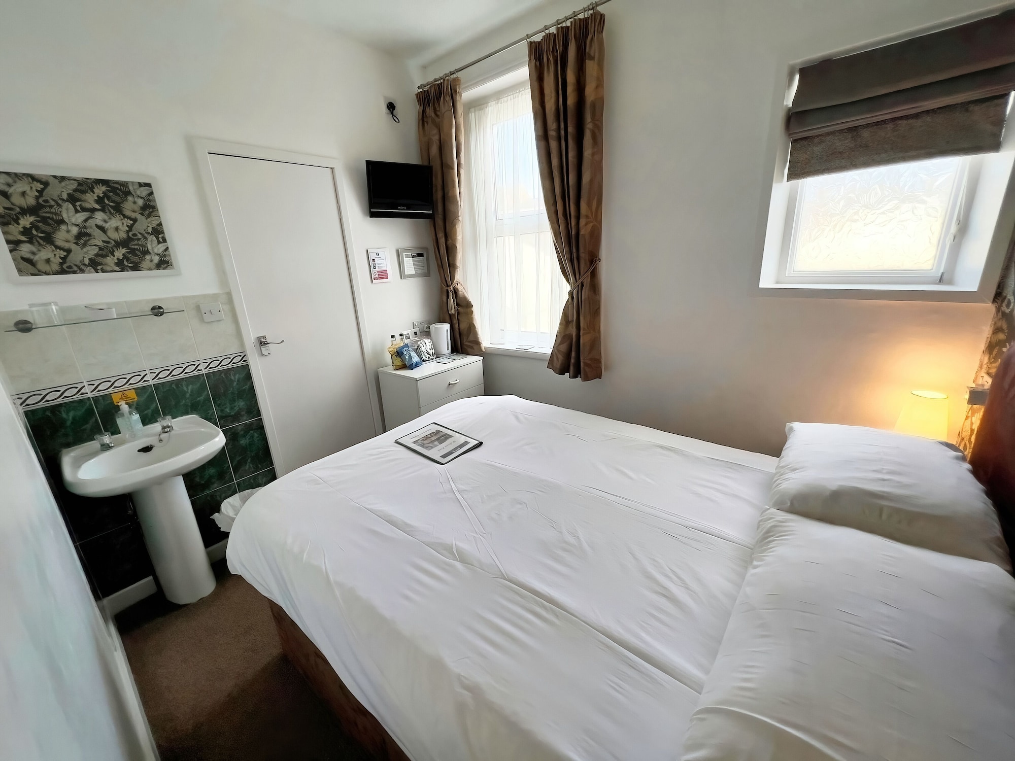 Room, Double Bed, Small