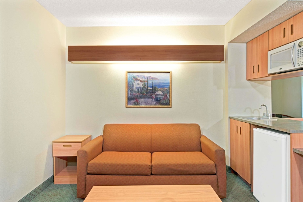 Microtel Inn And Suites Memphi 22/33