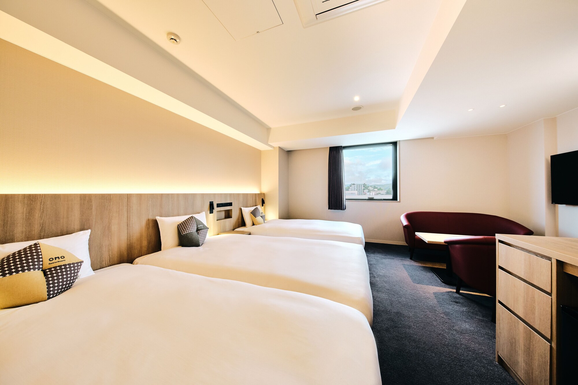 ROOM, TRIPLE