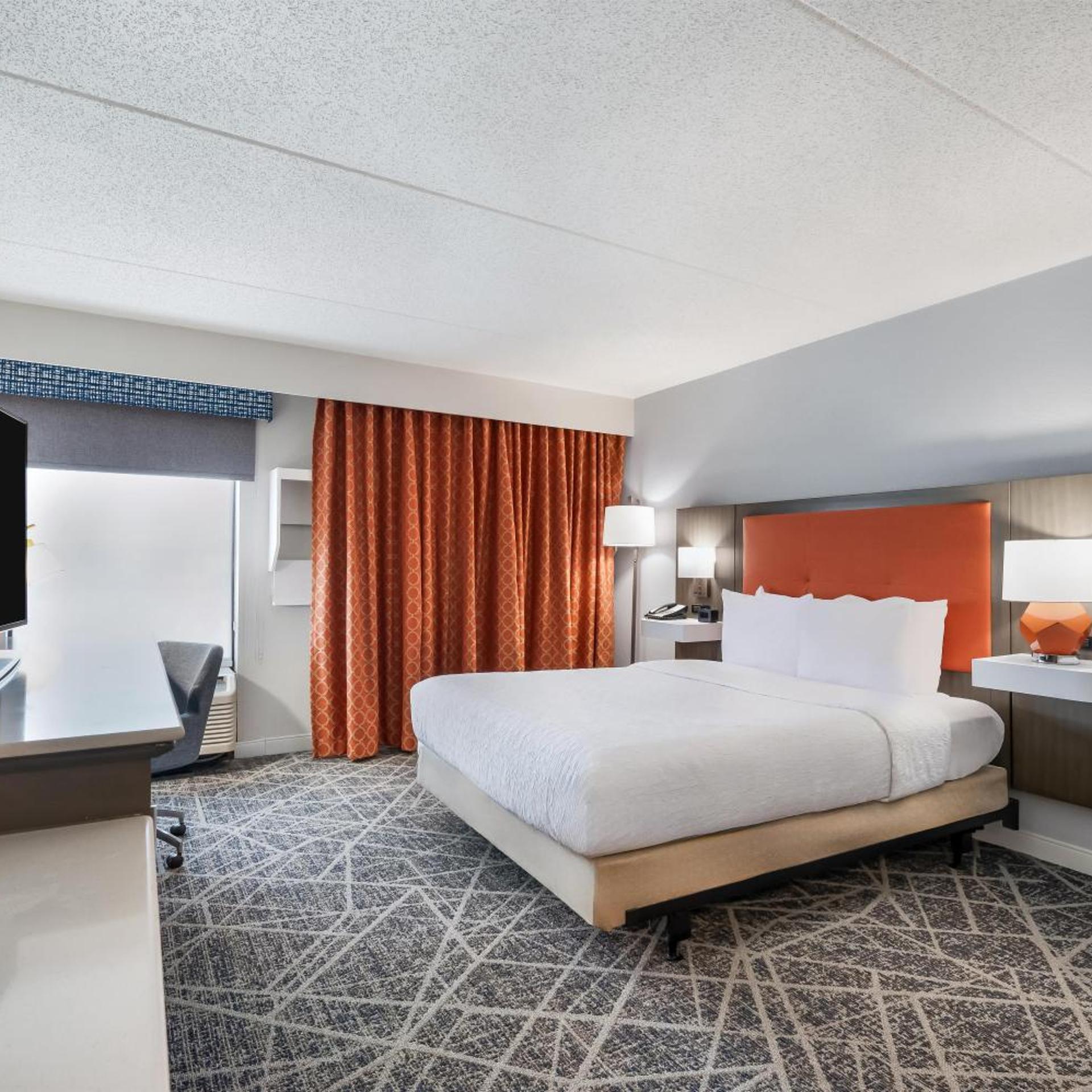 Room, Queen Bed, Bathtub, Accessible