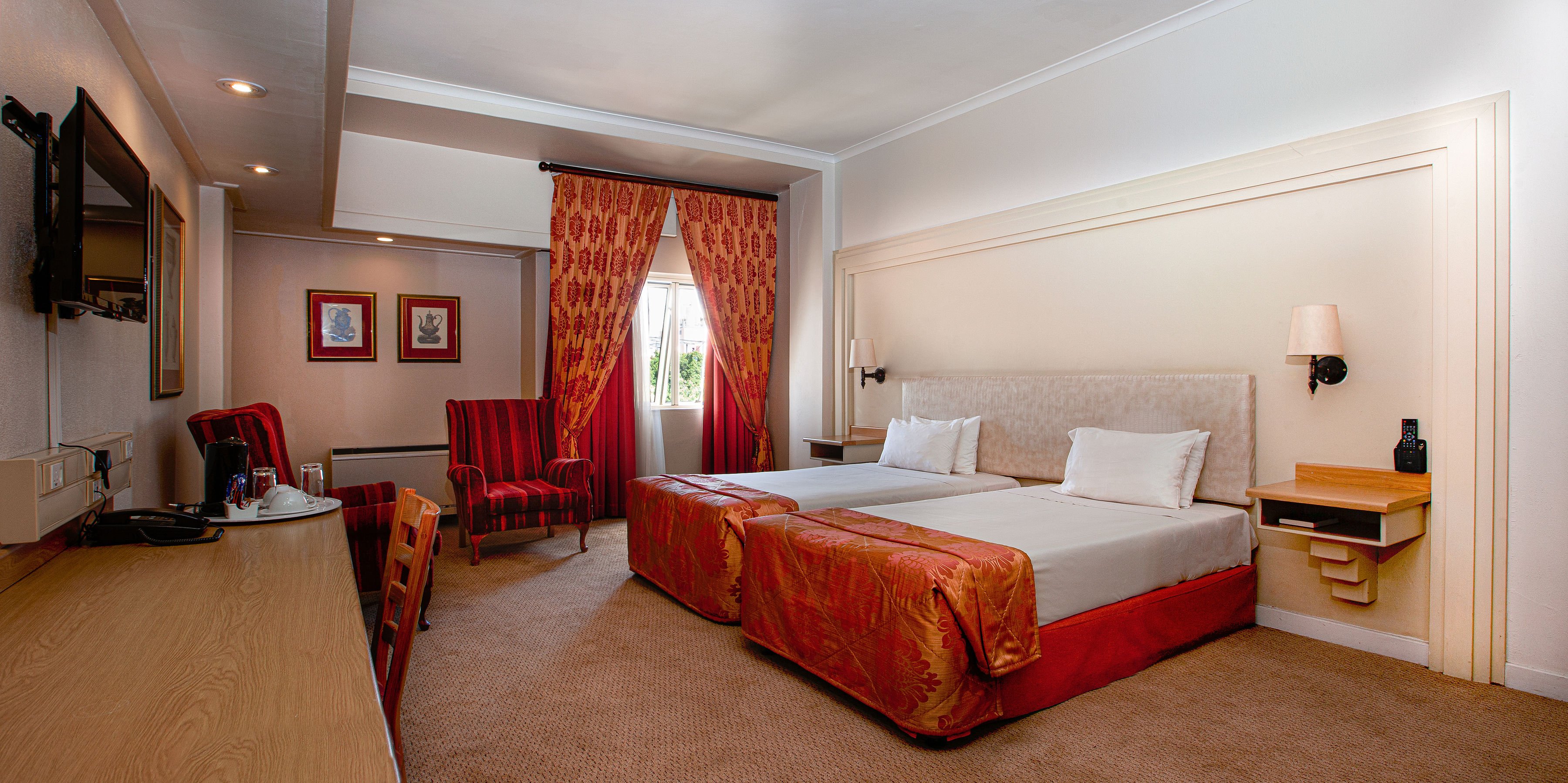 EXECUTIVE, TWIN BEDS