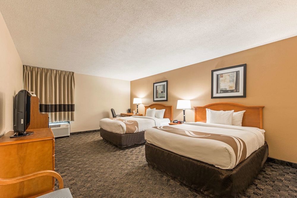 Quality Inn & Suites Portage Central 12/53