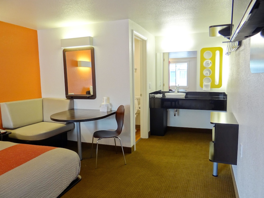 Motel6 Erie, PA 23/31