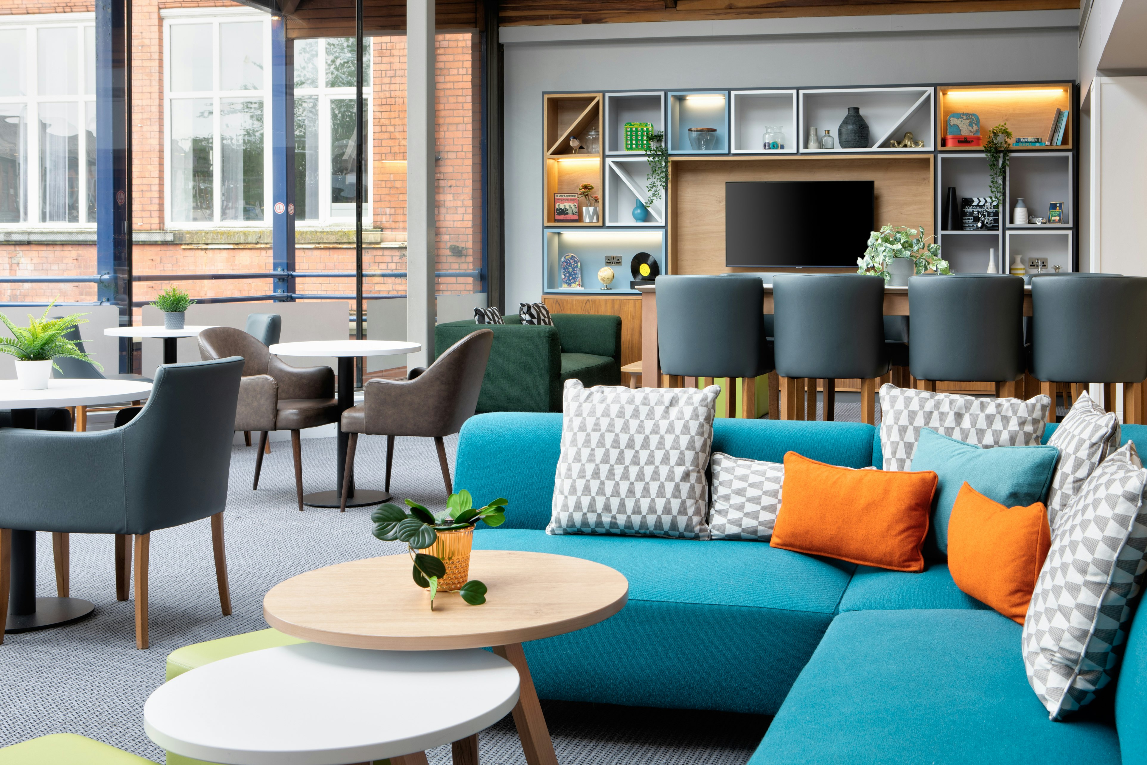 Holiday Inn Bolton Centre 25/50