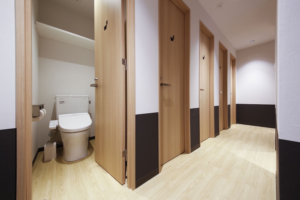 White Hostel Shinsaibashi 47/50
