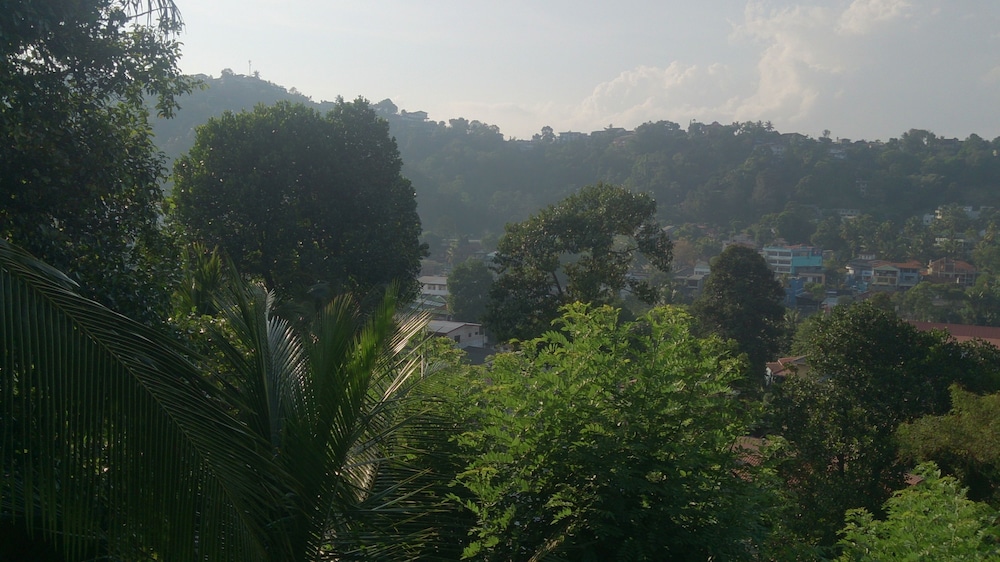 March 9 Hotel Kandy 16/19