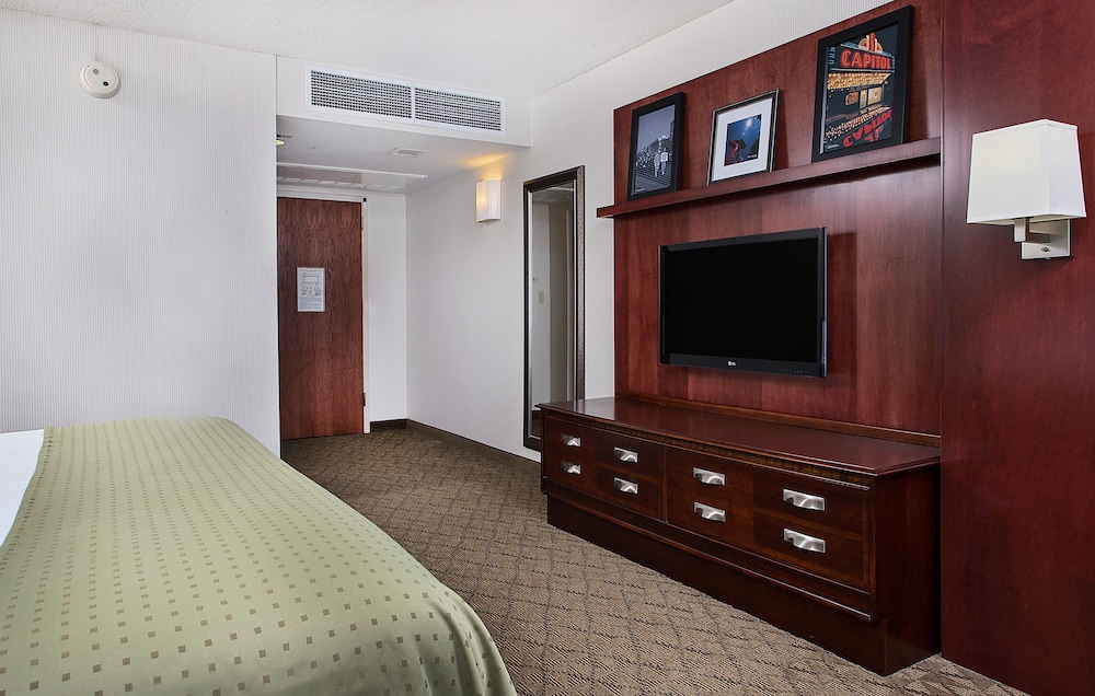 Holiday Inn University Plaza-Bowling Green 28/71