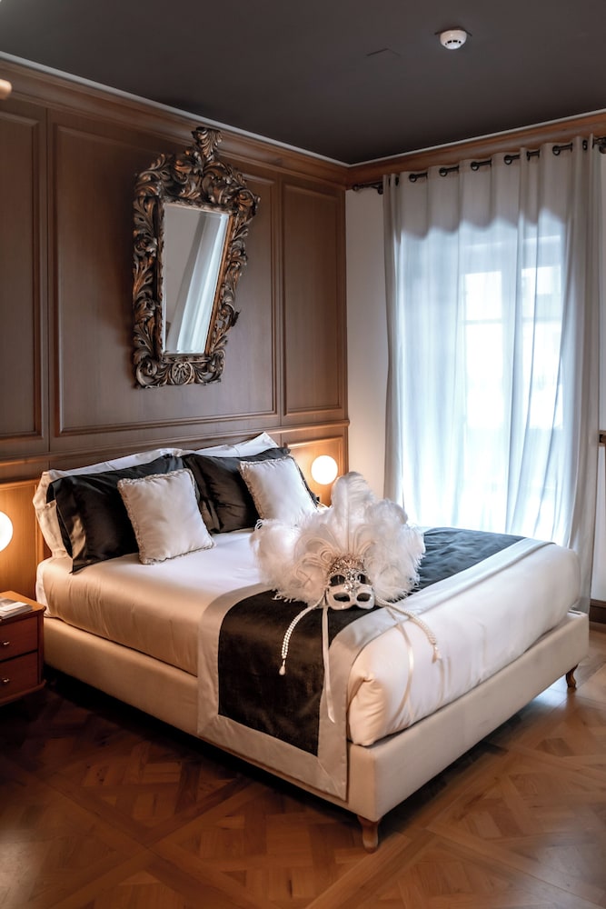 Relax, Superior, Queen Bed