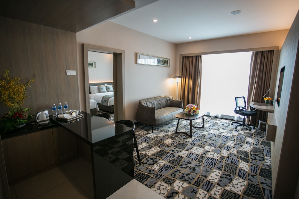 V8 Hotel 22/34