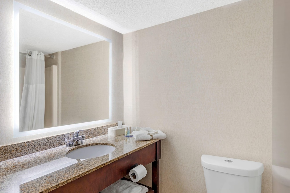 MainStay Suites Lansing West 35/37