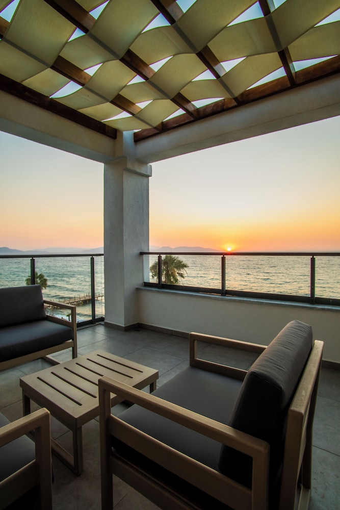 MAIA Luxury Beach Hotel & Spa 24/50