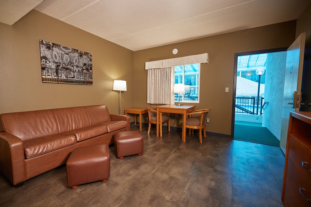 Adventureland Inn 22/27