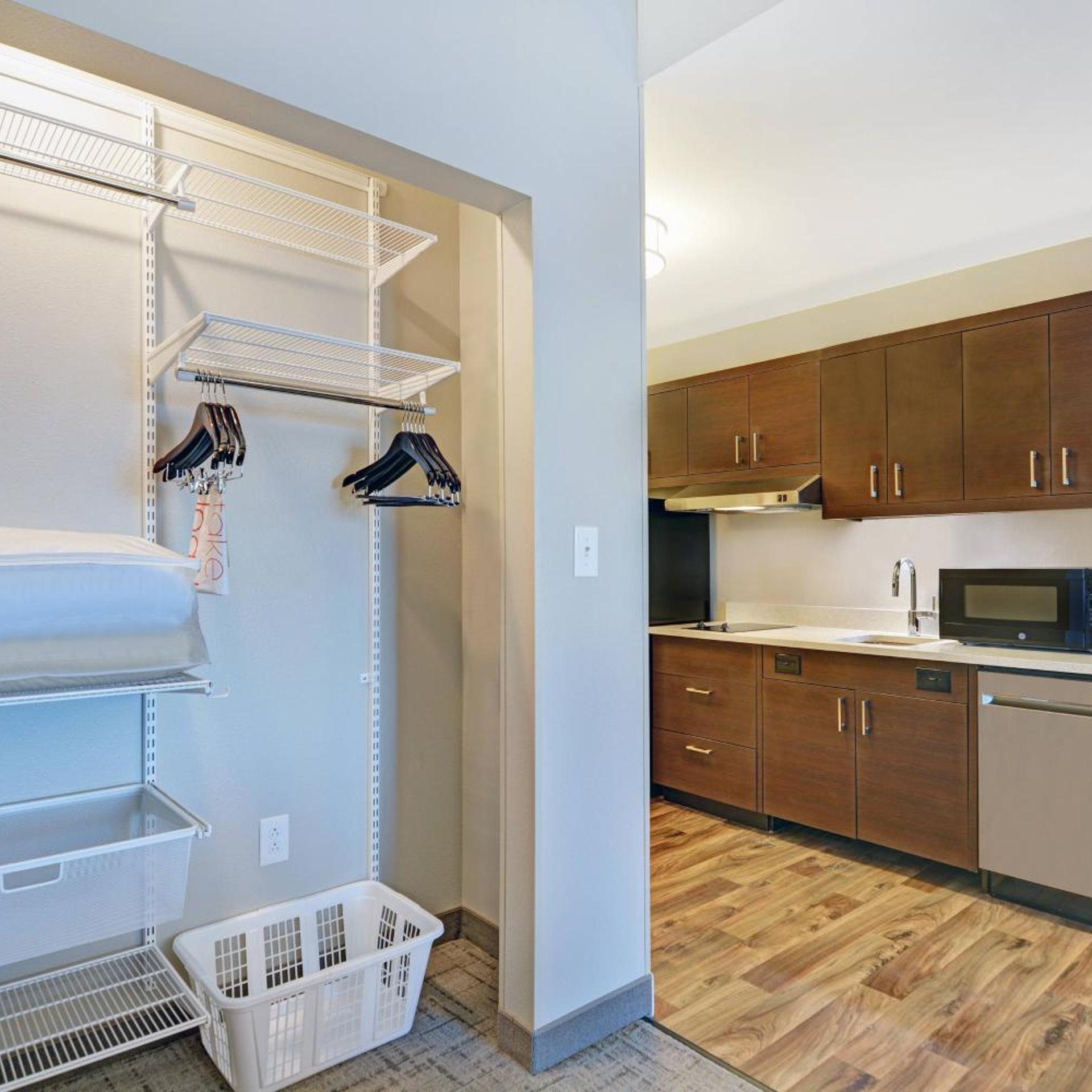 استوديو بسرير كينج مع أريكة بحوض استحمام لذوي الإعاقة، TownePlace Suites by Marriott Jackson Airport/Flowood 10/10