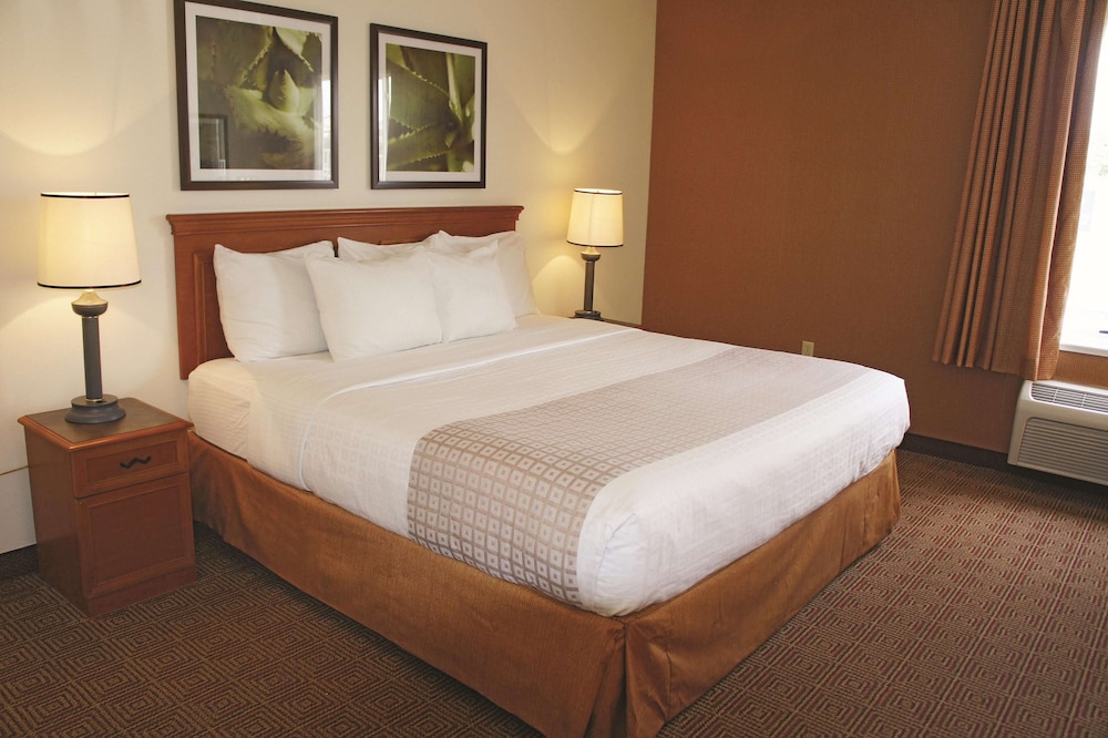 La Quinta Inn & Suites by Wyndham Lakeland East 15/37