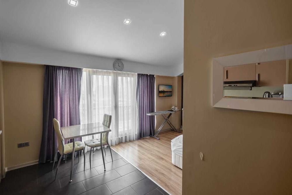 Hotel Diplomat Suites 23/44
