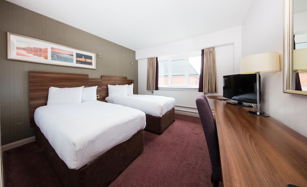 Standard, Twin Beds, Leonardo Hotel Cork 3/6
