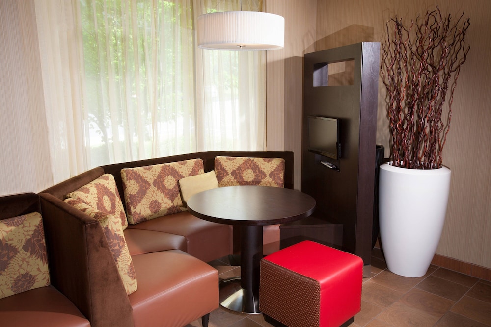 Courtyard By Marriott Burlington Williston 38/65