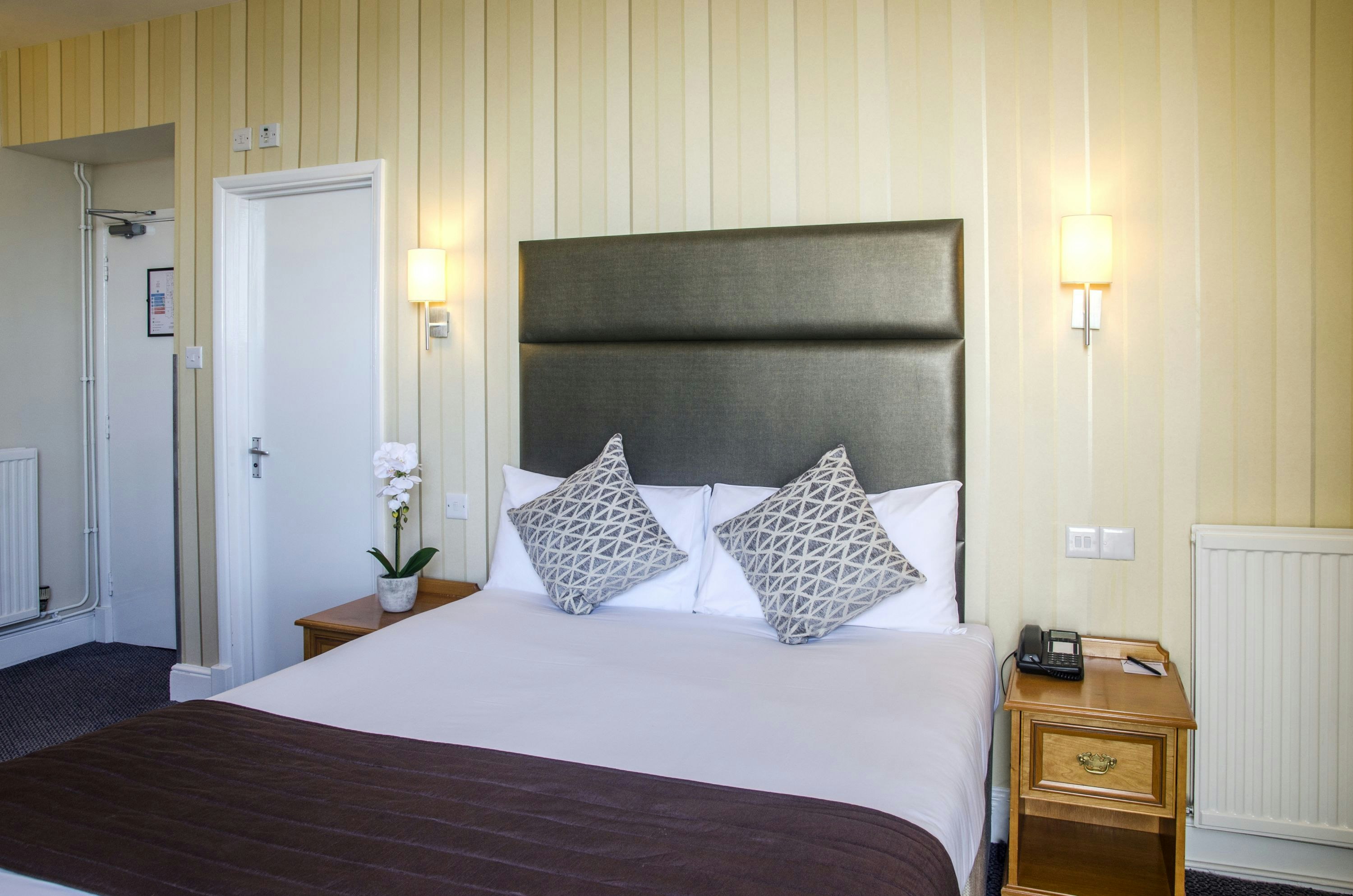 The Kings Hotel 33/55