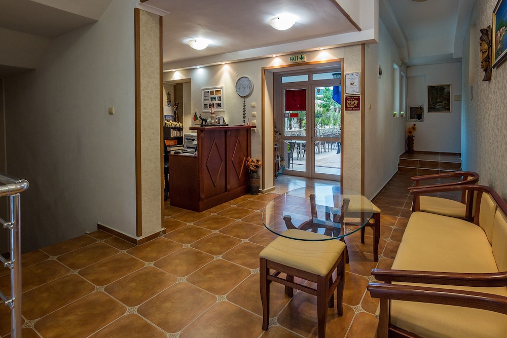 FAMILY HOTEL VENERA 39/48