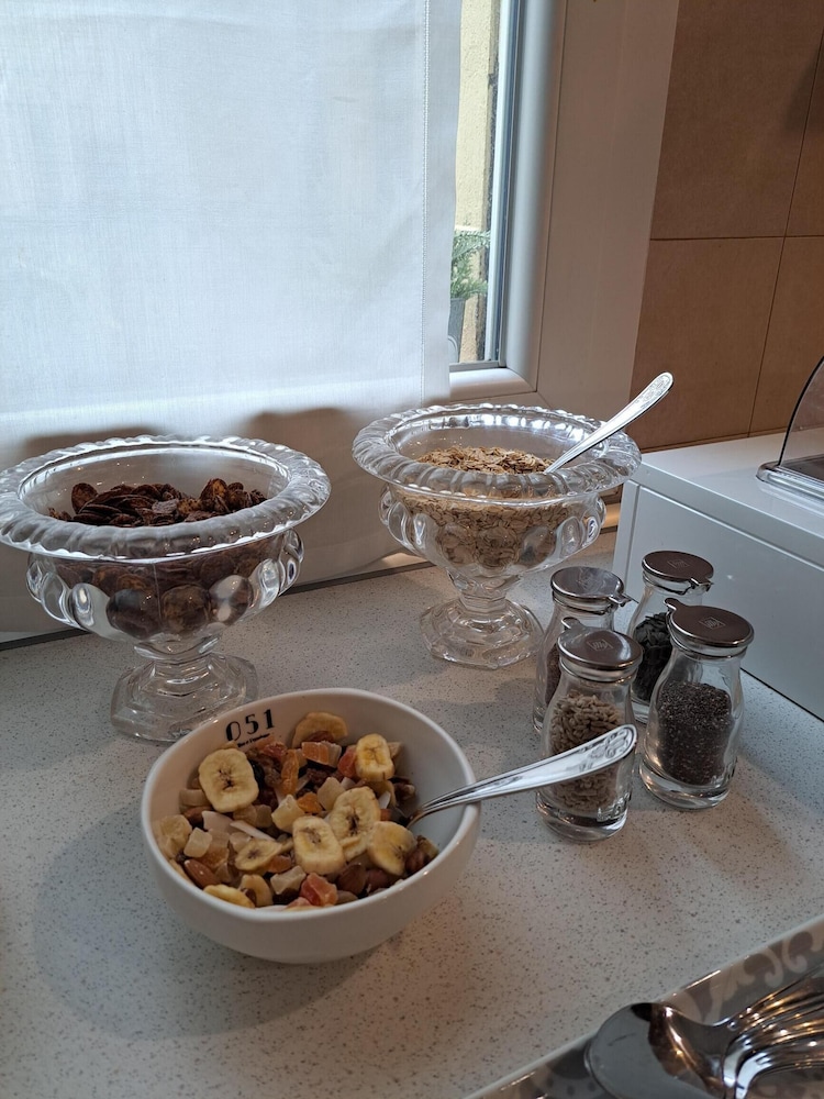 051B&B Room & Breakfast 24/50