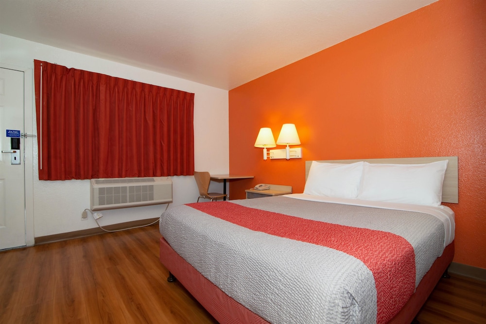 Motel6 Palm Springs, CA - East - Palm Canyon 15/50