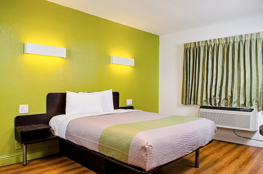 Motel6 Modesto, CA - Downtown 24/49